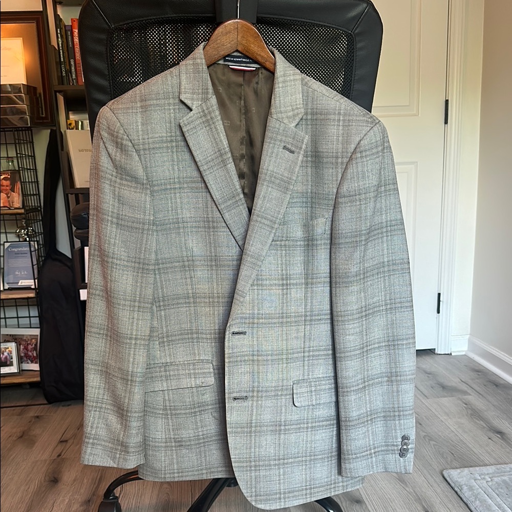 Tommy Hilfiger Gray Sport Coat with Classic Plaid Design